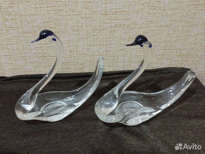Лебедь стекло