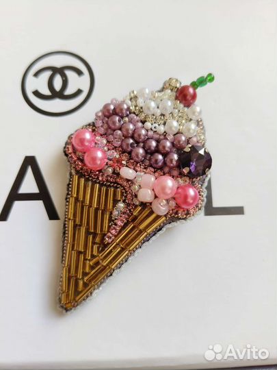 Брошь из бисера