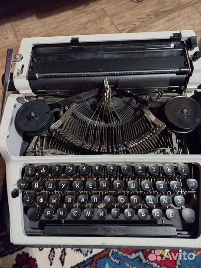 Печатная машинка,раритет,хороша в интерьер