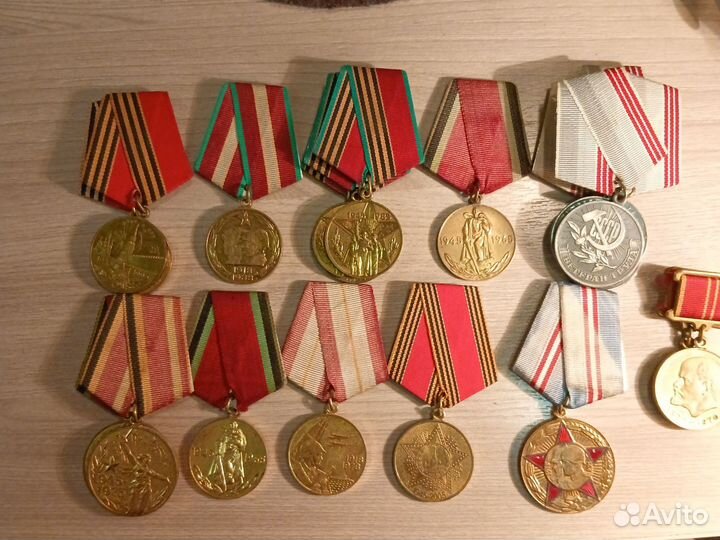 Значки журнала аиф юбилейные