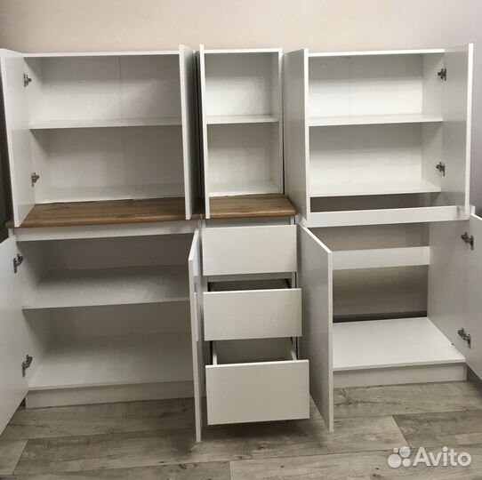 Кухня белая прямая