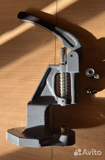 Пресс для установки фурнитуры