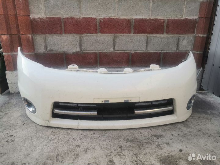 Бампер Ниссан Серена