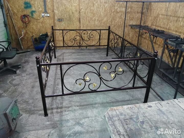 Ограды на кладбище