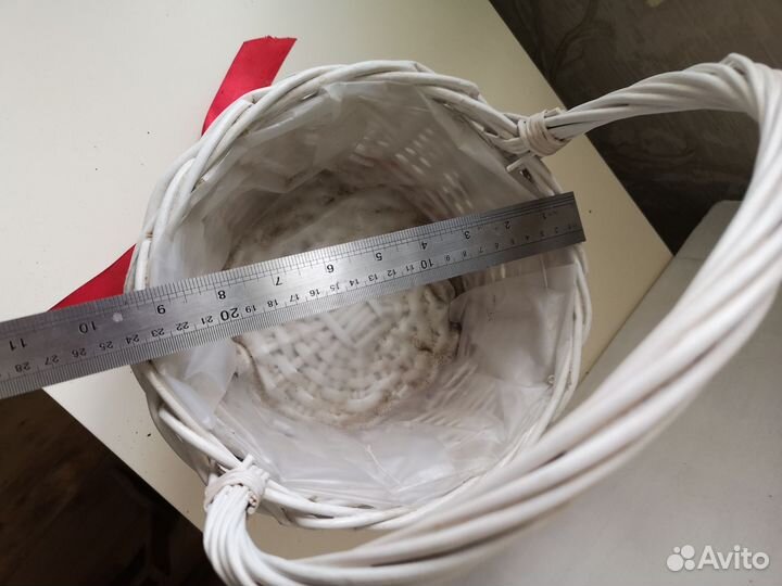 Корзинка для цветов из ротанга