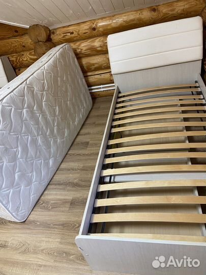 Детская кровать с матрасом
