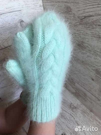 Варежки пуховые женские ручной вязки