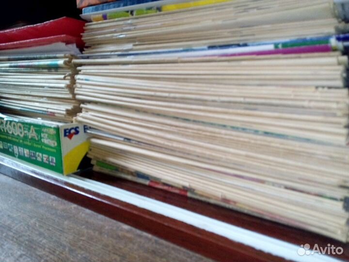 4 ящика книг журналов словарей разных жанров