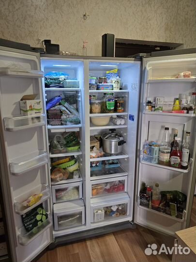Холодильник Samsung Side-by-Side