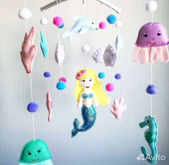 Мобиль в кроватку ручной работы с русалочкой