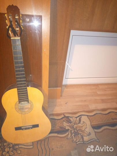 Акустическая гитара