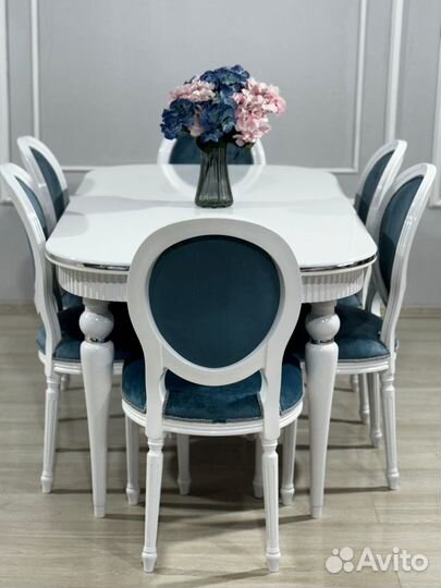 Стол со стульями
