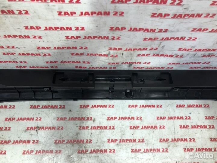 Накладка двери багажника Mitsubishi Pajero Sport