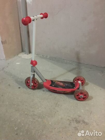 Самокат трехколесный