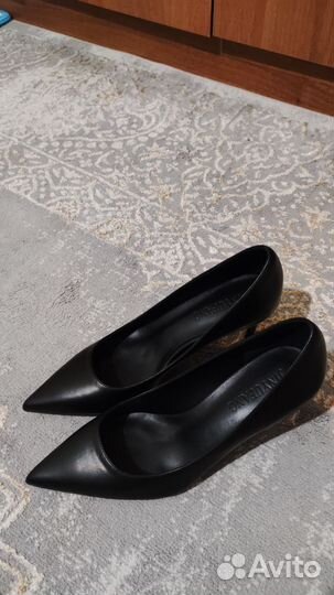 Туфли лодочки,натуральная кожа, 37 черные, новые