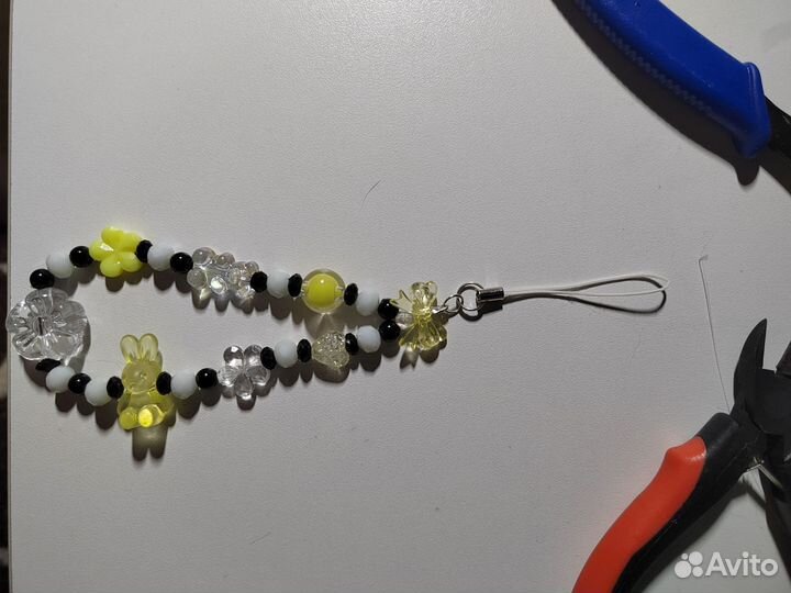 Брелок на телефон