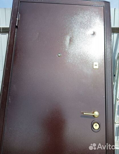 Дверь входная металлическая