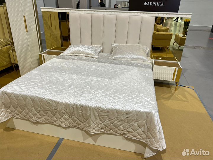 Спальный гарнитур