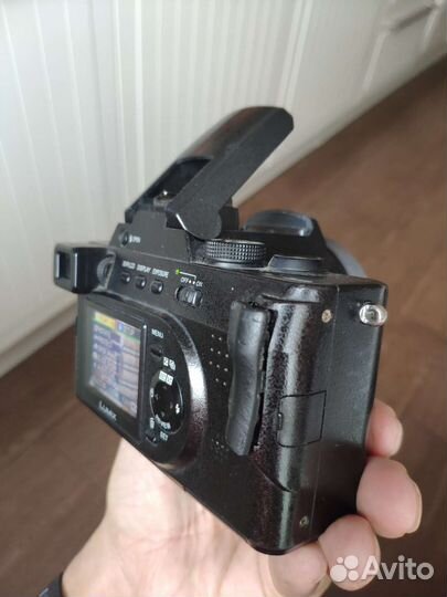 Цифровой фотоаппарат Lumix-FZ10