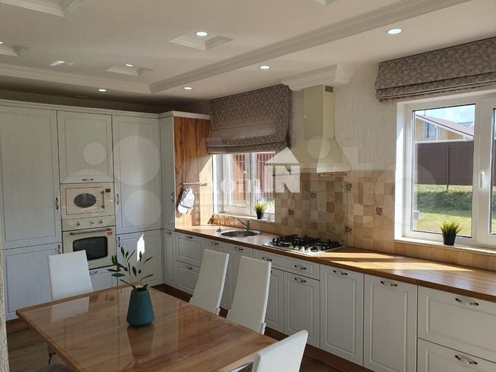 Коттедж 182,7 м² на участке 8,2 сот.