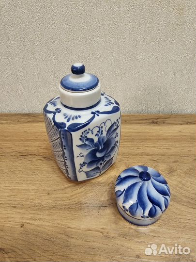 Чайница фарфоровая Гжель, периода СССР