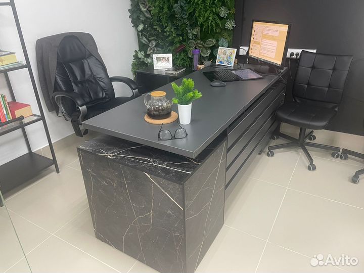Стол руководителя, офисная мебель