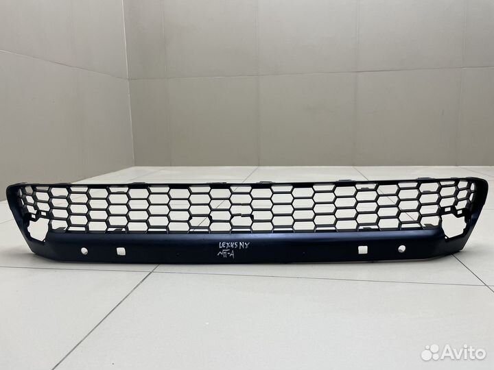 Решетка переднего бампера Lexus NX