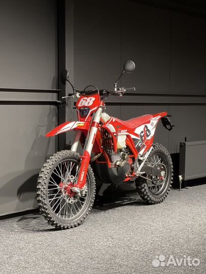 Regulmoto Holeshot Red Edition (4 valves)