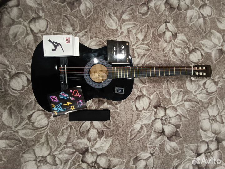 Классическая гитара шестиструнная новая