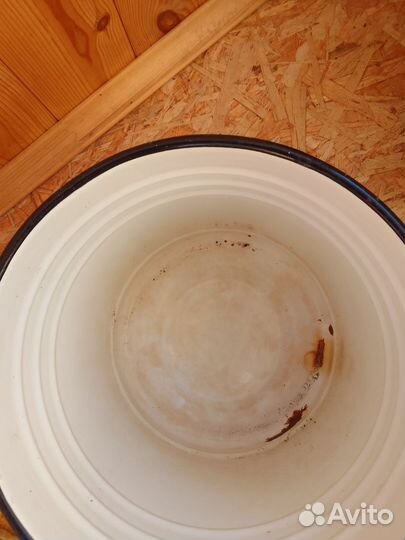 Эмалированное ведро с крышкой. бу