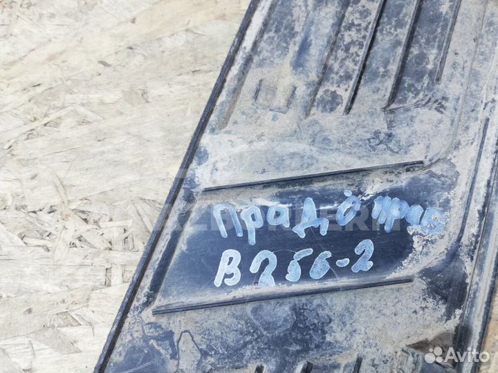 Накладка порога (наружная) Toyota Land Cruiser