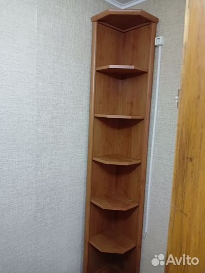 Высокая угловая колонка из дуба