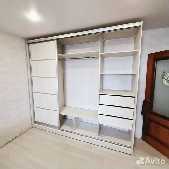 Современный шкаф купе