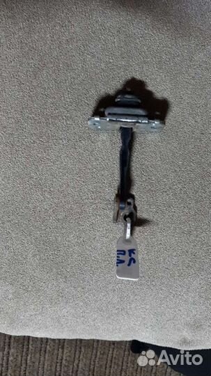 Ограничитель двери передний левый Kia Spectra