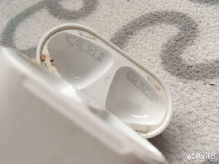 AirPods, кейс для зарядки наушников