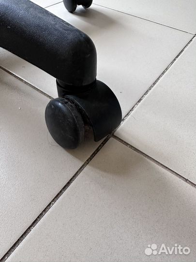 Стул для мастера парикмахера