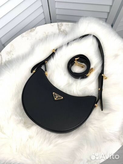 Кожаная мини сумка Prada