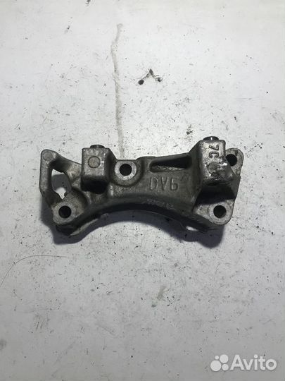 Кронштейн двигателя правый Peugeot 408