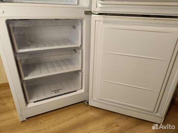 Холодильник hotpoint ariston бу HF4180W no frost