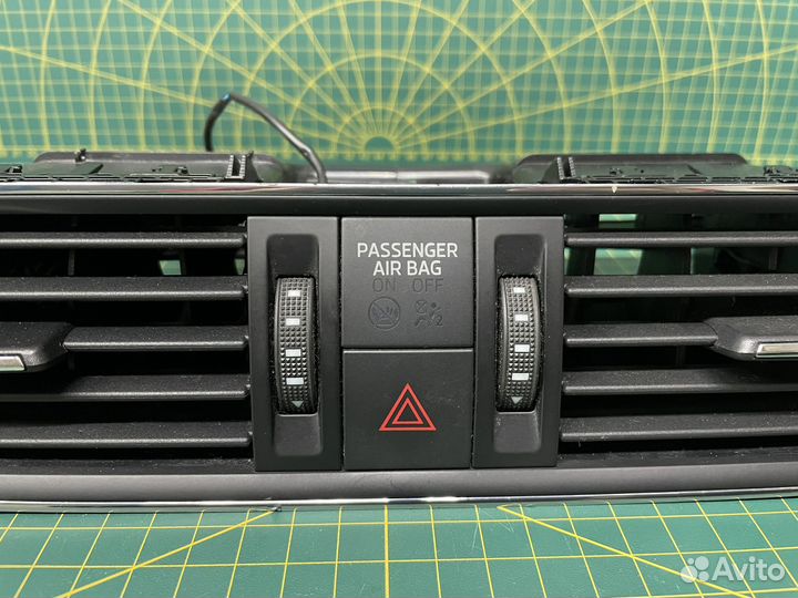 Дефелктор (центральный) Skoda Superb 3