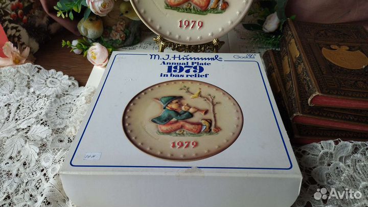 Тарелка-барельеф Уроки пения 1979 Goebel