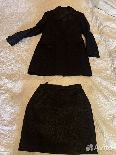 Деловой костюм,пиджак с юбкой новый Marks Spenser