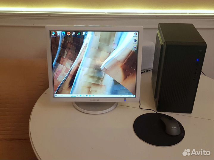 Монитор Samsung Syncmaster 960 BF белый