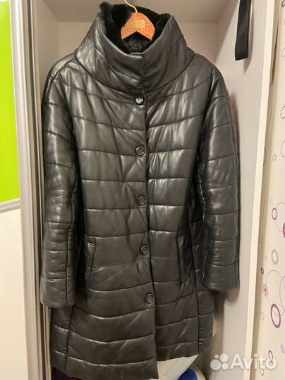 Утепленное пальто из натуральной кожи