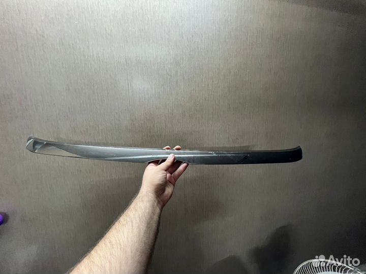 Молдинг капота на toyota camry 50