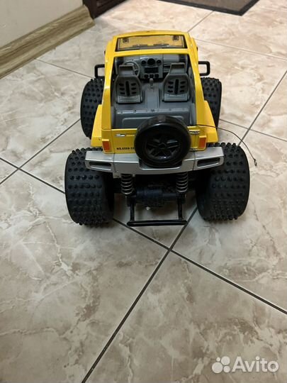 Машинка (внедорожник) на радиоуправлении