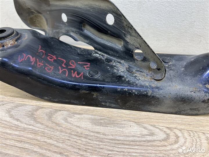 Кронштейн задней балки правый Nissan Murano Z52