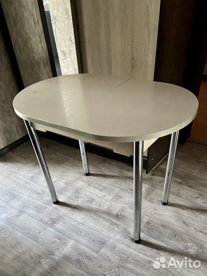 Кухонный стол