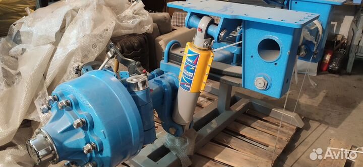 Поворотная ось на полуприцеп/трал