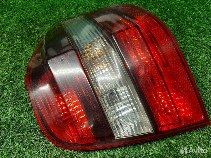 Фонарь задний правый на Mercedes W164